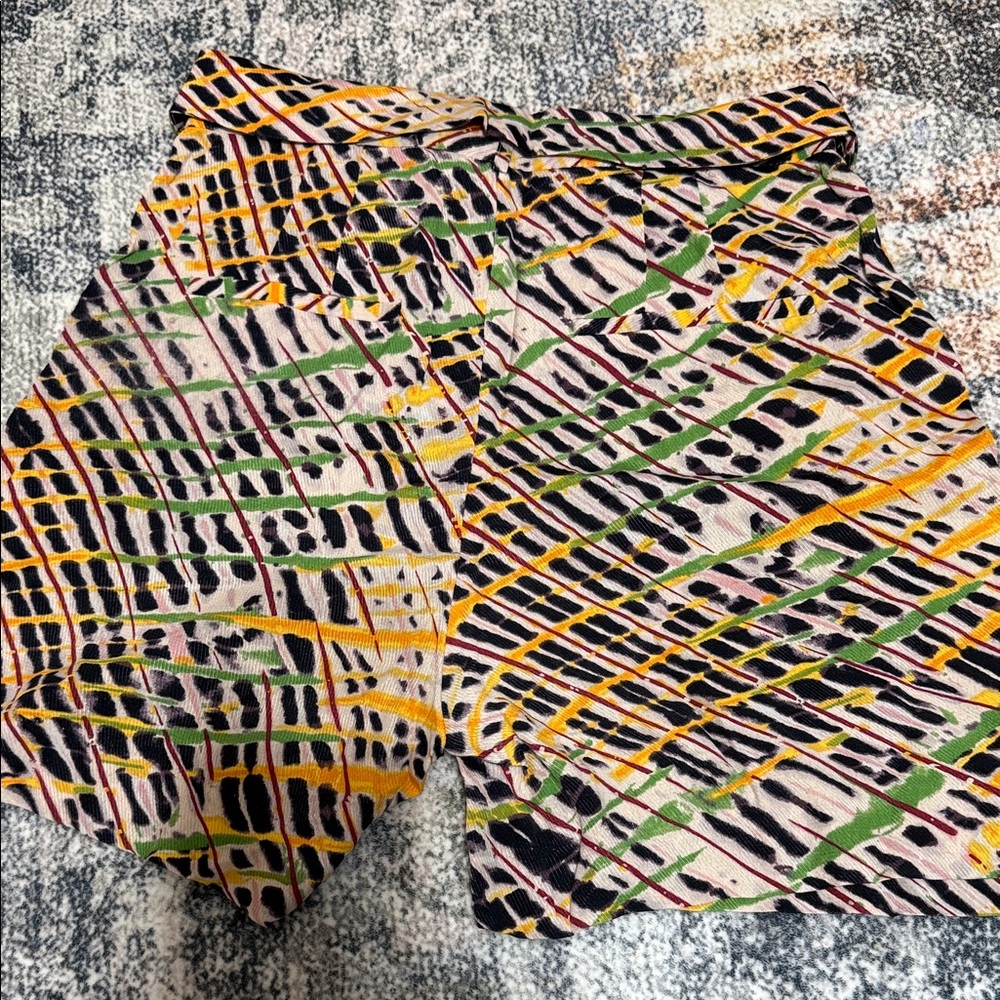 Scotch & Soda Abstract Print Women’s Shorts in Multicolor - Picture 2 of 4